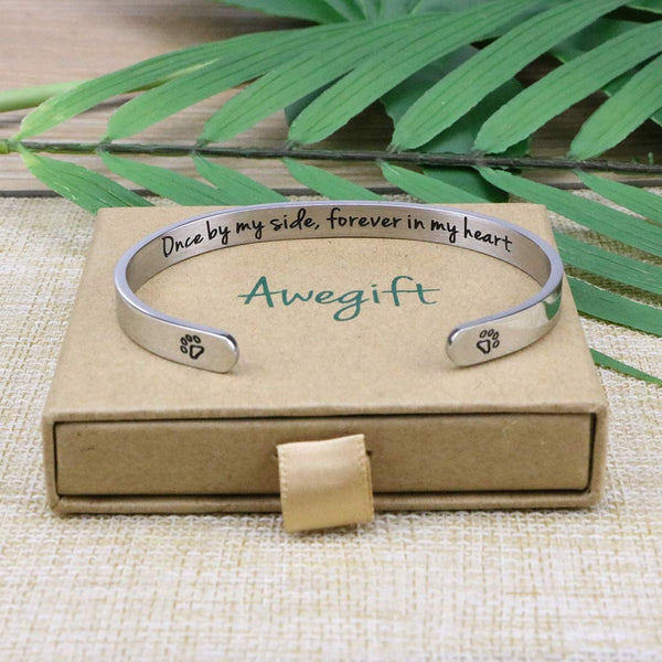 MEMGIFT Dog Memorial Cuff Bracelet Remembrance Loss of Pet Jewelry Sympathy Gift Engraved Pets Name