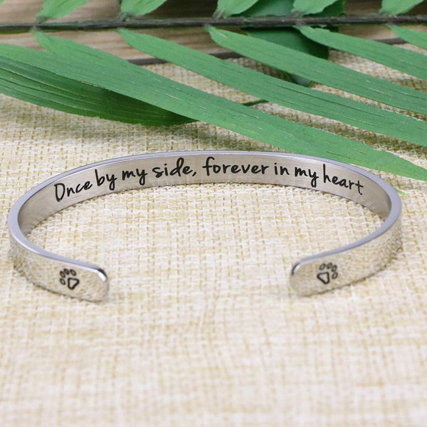 MEMGIFT Dog Memorial Cuff Bracelet Remembrance Loss of Pet Jewelry Sympathy Gift Engraved Pets Name