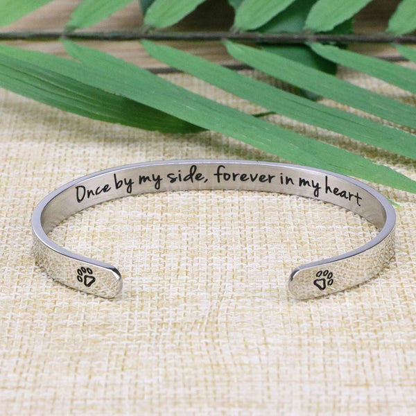 MEMGIFT Dog Memorial Cuff Bracelet Remembrance Loss of Pet Jewelry Sympathy Gift Engraved Pets Name