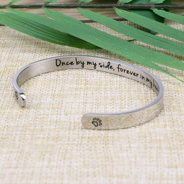 MEMGIFT Dog Memorial Cuff Bracelet Remembrance Loss of Pet Jewelry Sympathy Gift Engraved Pets Name